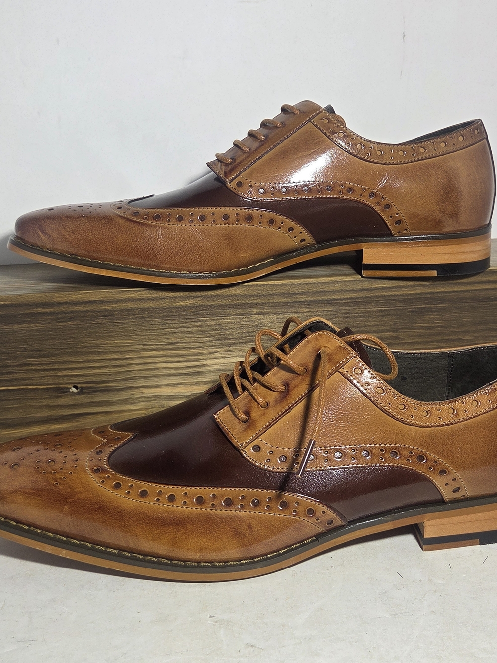 Stacy Adams Men’s Two-Tone Wingtip Oxford Dress Shoes – Brown/Cognac (Size 9.5M)